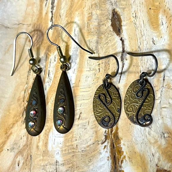 Set/2 Vintage Brass Etched Crystal Earrings - Picture 1 of 5